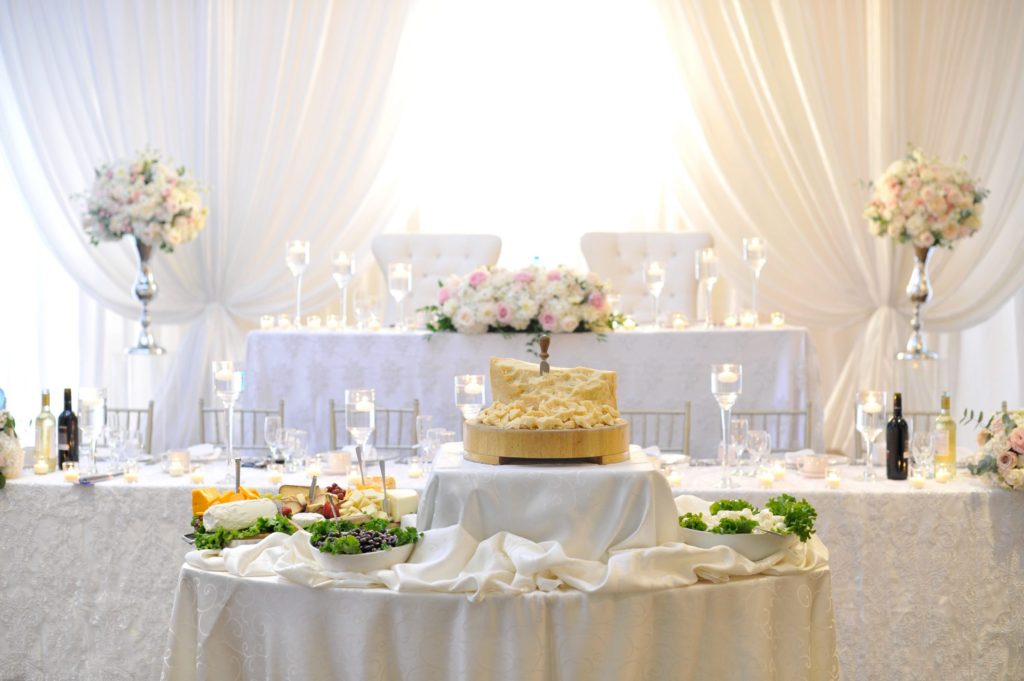 Le Treport wedding venue in Mississauga head table decorated for a wedding example. 