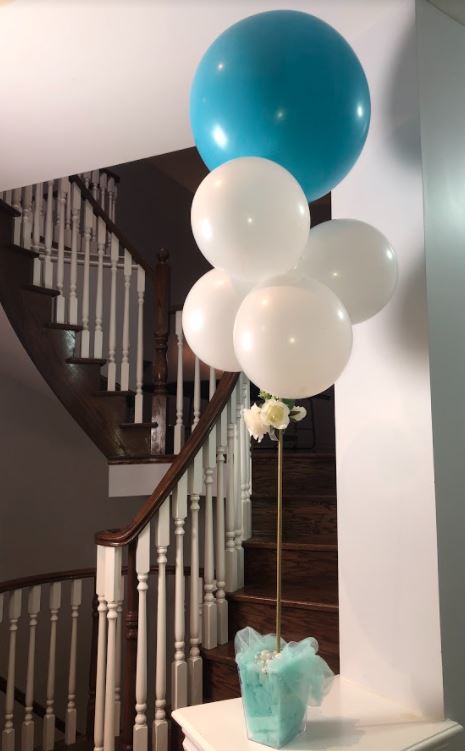 To match the Montreal balloon arches, Balloon Centerpieces are a great add on. 