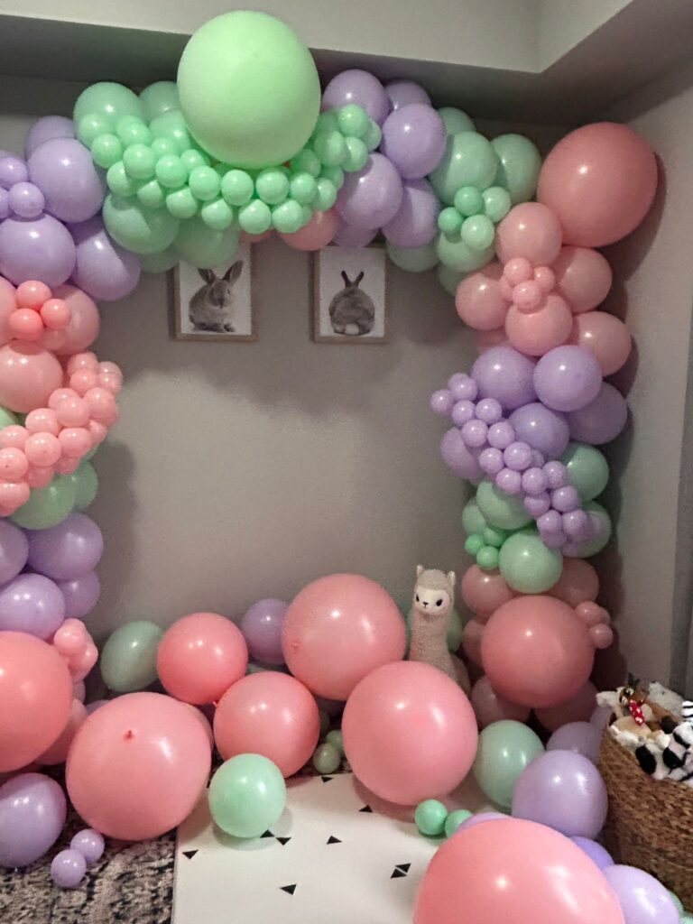kids birthday balloon decor
